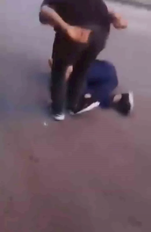 Ankara’da bir grup çocuk bıçak çekip öldüresiye darp ettikleri akranlarının videolarını sosyal medya hesaplarından yayınladı

