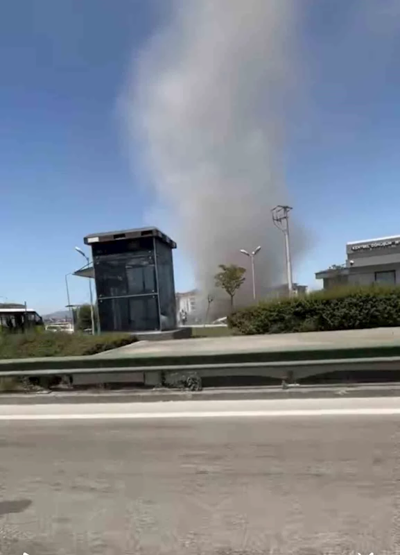 Bursa’da hortum paniği kamerada… Bir anda geldi tozu dumana kattı
