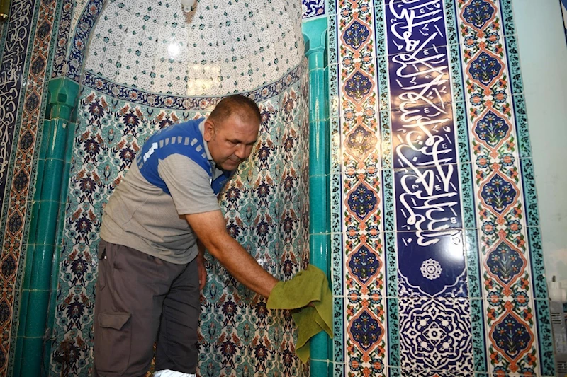 Konyaaltı’nda bayram öncesi ibadethaneler temizlendi
