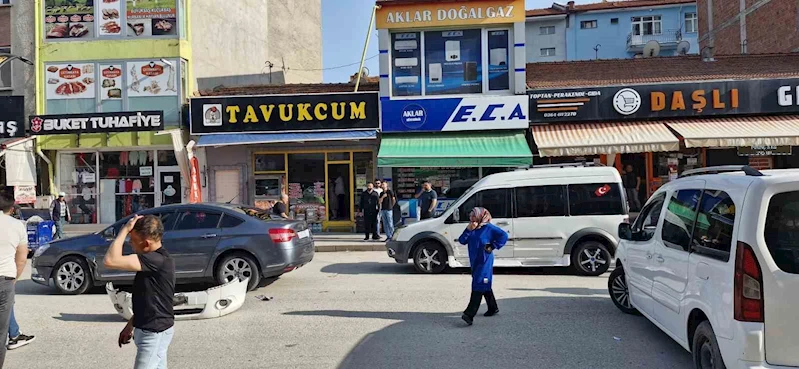 Çorum’da 3 aracın karıştığı kaza kamerada
