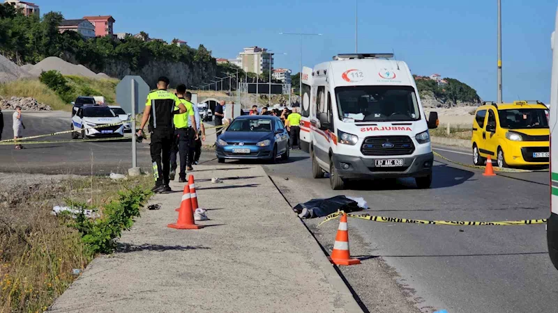 Otomobil tali yola dönmek isterken motosikletle çarpıştı: 2 ölü
