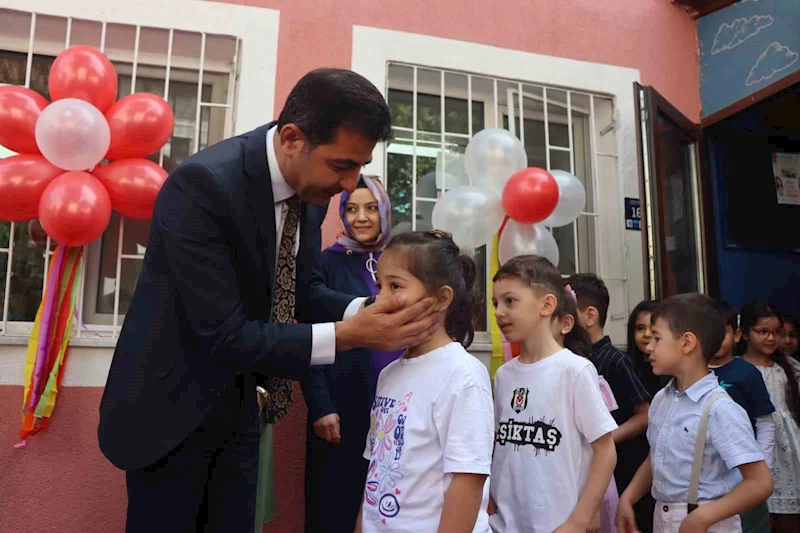 Kayseri’de eş zamanlı bayramlaşma programı: 100 bin öğrenci aynı anda bayramlaştı

