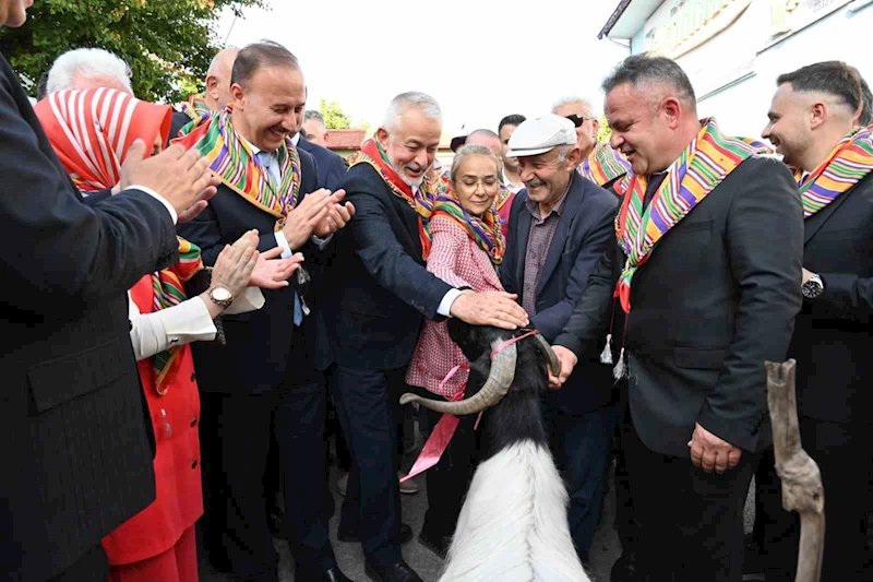 Isparta’da 400 yıllık Kurban İndirme geleneği yaşatılmaya devam ediliyor
