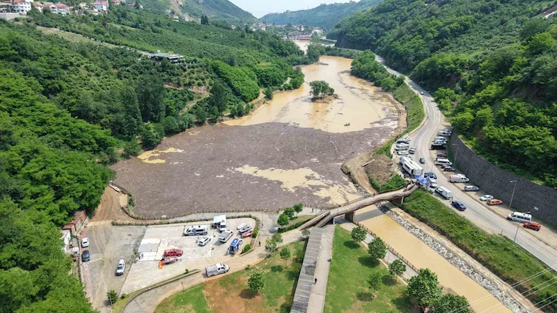 Sel sularına kapılan Hüseyin Aydın’ı arama çalışmaları bayramın ilk gününde devam ediyor
