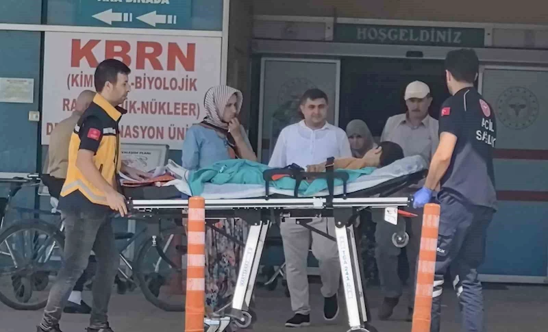 Bıçağın üzerine düşen çocuk ağır yaralandı
