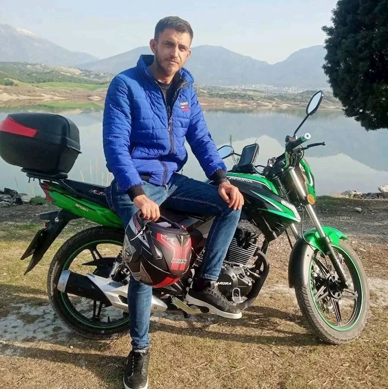 Bariyerlere çarpan genç motosiklet sürücüsü hayatını kaybetti
