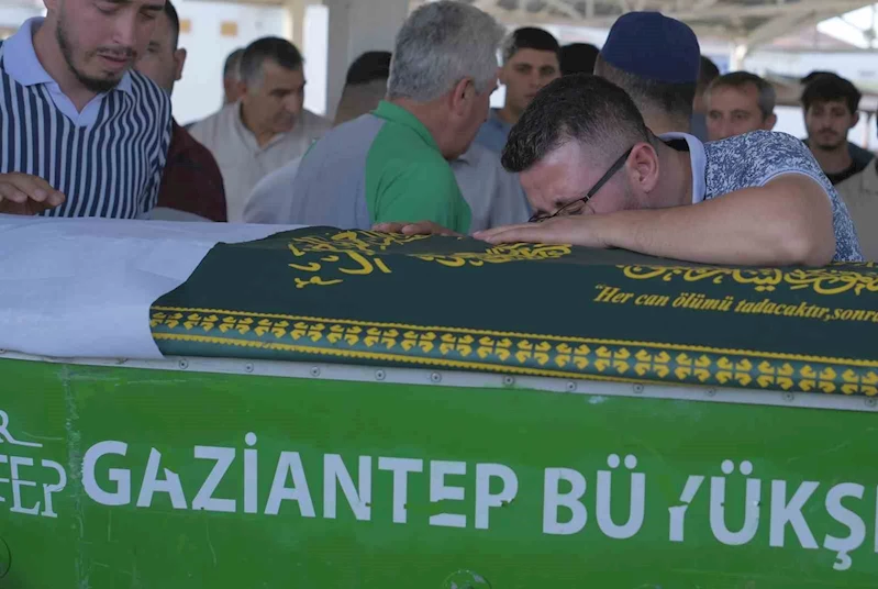 Binlerce balonun bırakıldığı Elif Azra, hayatını kaybetti
