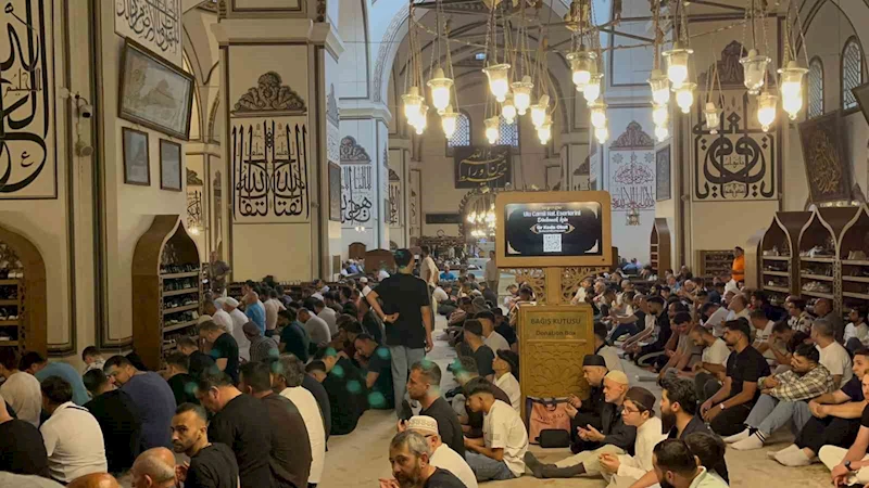 Bursa’da binlerce vatandaş Kurban Bayramı’nda Ulu Cami’ye akın etti
