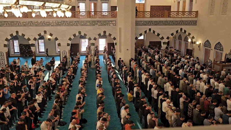 Zonguldak’ta bayram namazı kılındı
