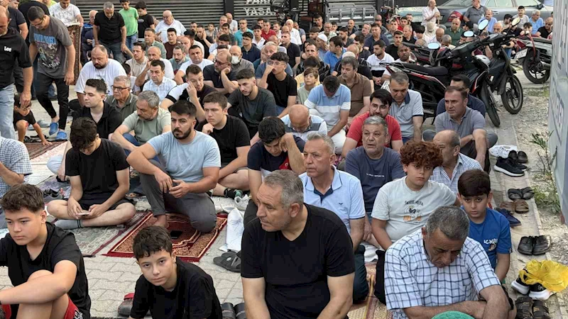 Adana’da Kurban Bayramı namazı kılındı
