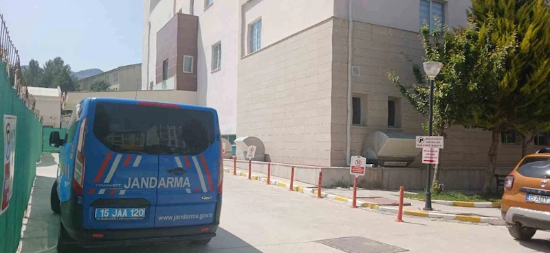 Elini kıyma makinesine kaptıran genç kız ağır yaralandı
