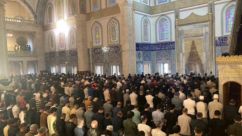 Ankara vatandaşlar Kurban Bayramı namazı için camilere akın etti
