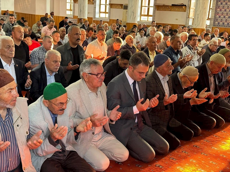 Kulu’da bayram namazında camiler doldu
