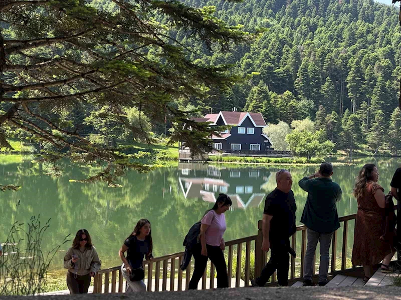 Gölcük Tabiat Parkı tatilcilerin akınına uğradı: 