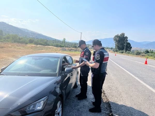 Karacasu’da jandarmadan emniyet kemeri ve hız uyarısı
