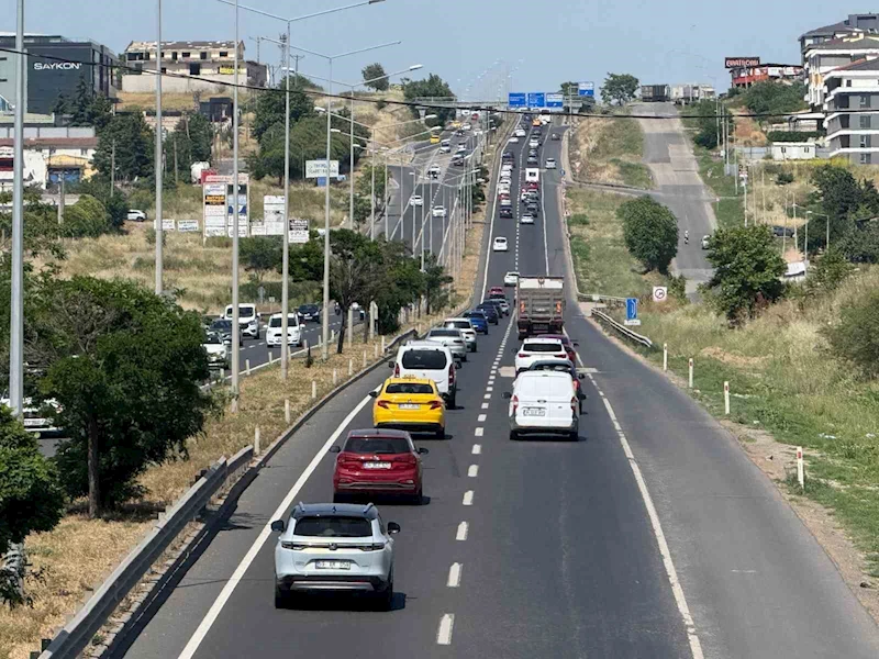 Tekirdağ-İstanbul yolunda dönüş yoğunluğu başladı
