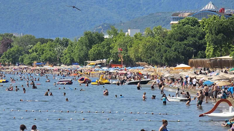 Bayramda Erdek’e ziyaretçi akını, sahiller tıklım tıklım

