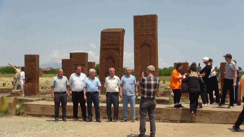 Açık hava müzesi Ahlat’ta Kurban Bayramı yoğunluğu yaşanıyor
