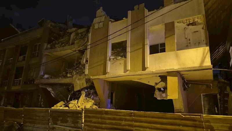 Avcılar’da kentsel dönüşüm kapsamında yıkımına başlanan bina böyle çöktü
