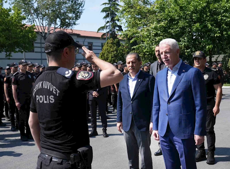 İstanbul Valisi Davut Gül’den Çevik Kuvvet’e bayram ziyareti
