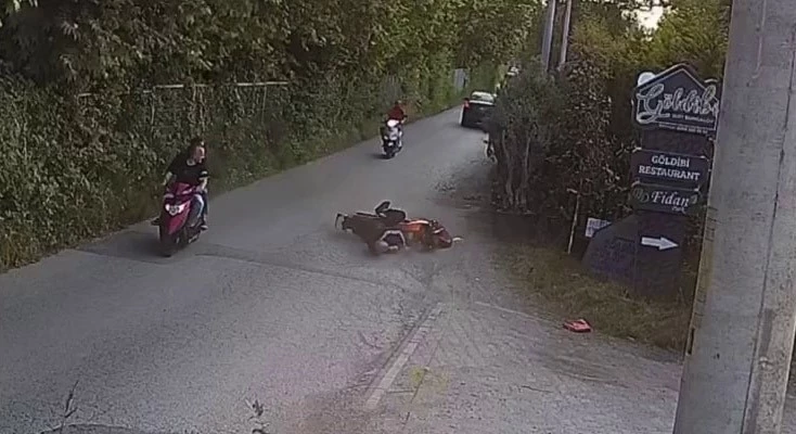 Kasksız sürüş canına mal oluyordu: O anlar kamerada
