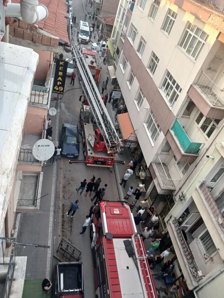 Polatlı’da bina yangını: Mahsur kalanlar kurtarıldı
