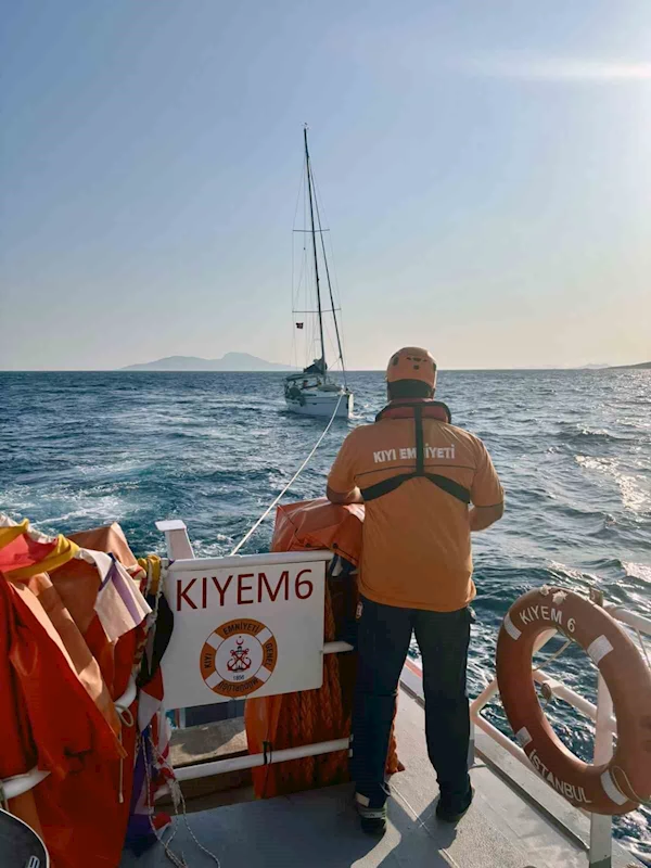 Bodrum açıklarında arızalanan tekneyi KIYEM ekipleri kurtardı
