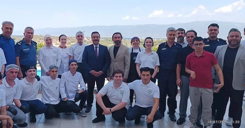 Burhaniye Uygulamalı Bilimler’de Geleneksel Aşure Hayrı düzenlendi
