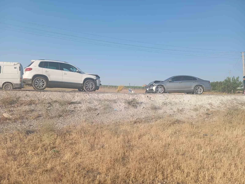 Otomobiller çarpıştı, 1 çocuk öldü, 6 kişi yaralandı
