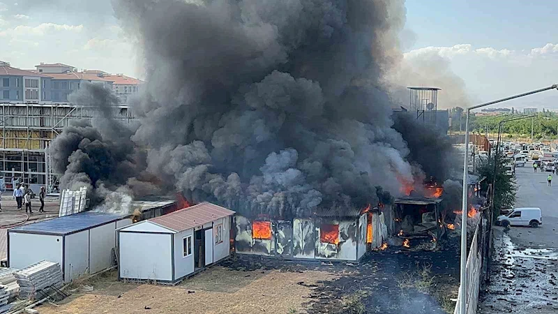 Malatya’da hırdavat malzemelerinin satıldığı iş yerinde yangın
