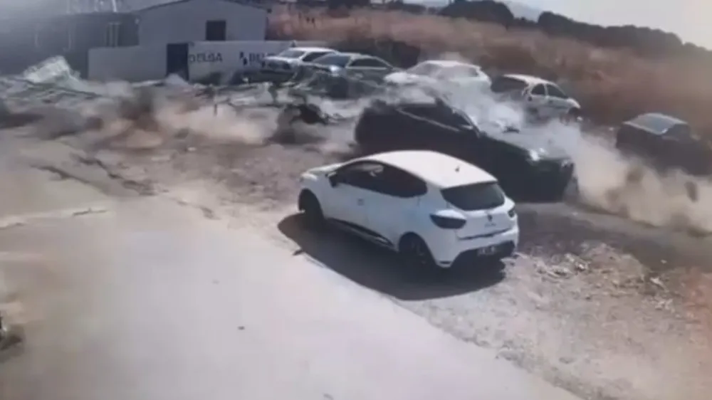 Kule vinç devrildi, Suriyeli işçiler savaş çıktı zannetti!