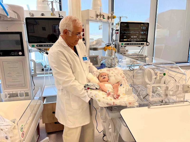 Bebeğe nefes aldıran ameliyat: Sol burun deliği olmayan bebek artık daha rahat nefes alacak
