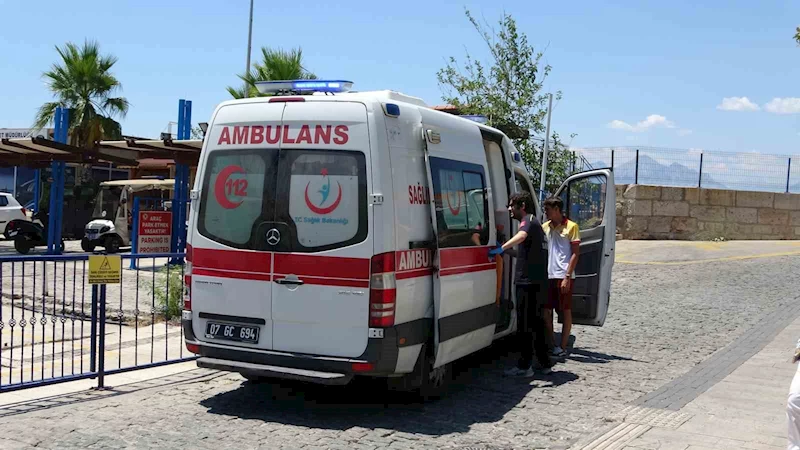 Tekne turunda yaralanan turistin yardımına deniz polisi yetişti
