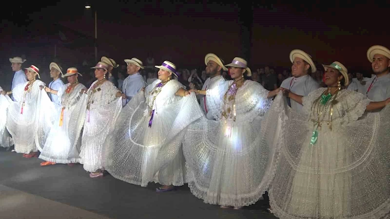 38. TUFAG Uluslararası Halk Dansları Festivali renkli görüntülerle başladı

