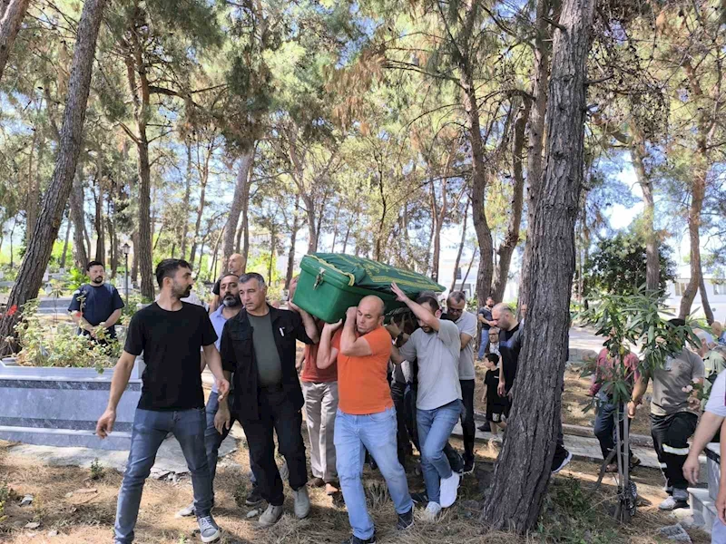 Doğum esnasında genç kadın vefat etti, evladı yaşama tutundu
