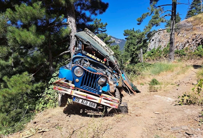 Cip şarampole uçtu, 3 kişi yaralandı
