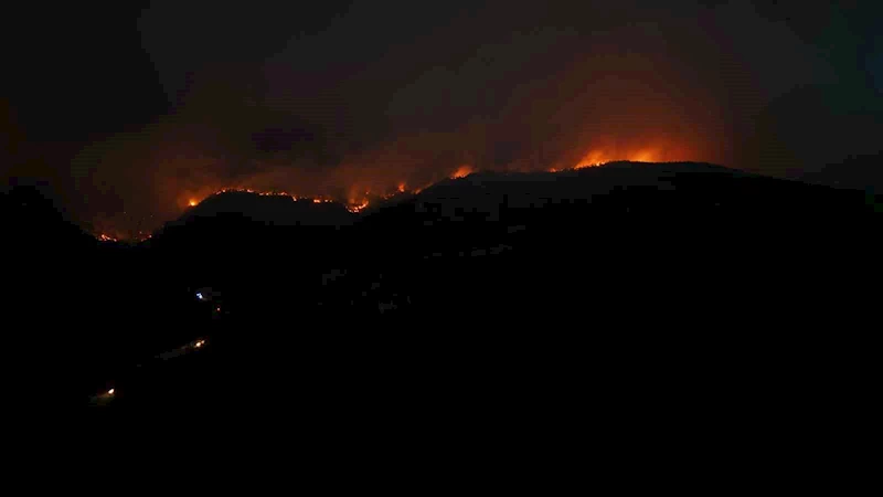 Sakarya’daki orman yangınında 28’inci saat: Alevlerin boyutu hava kararınca ortaya çıktı
