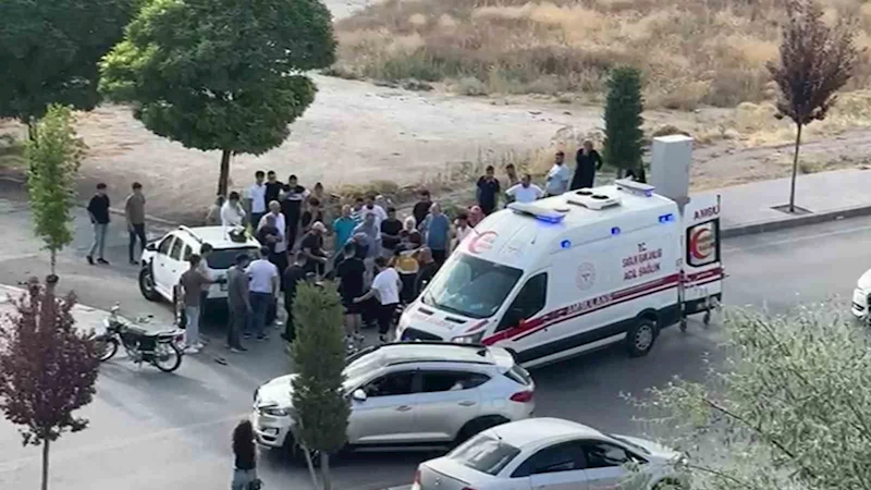 Otomobil ile motosiklet çarpıştı 2 yaralı
