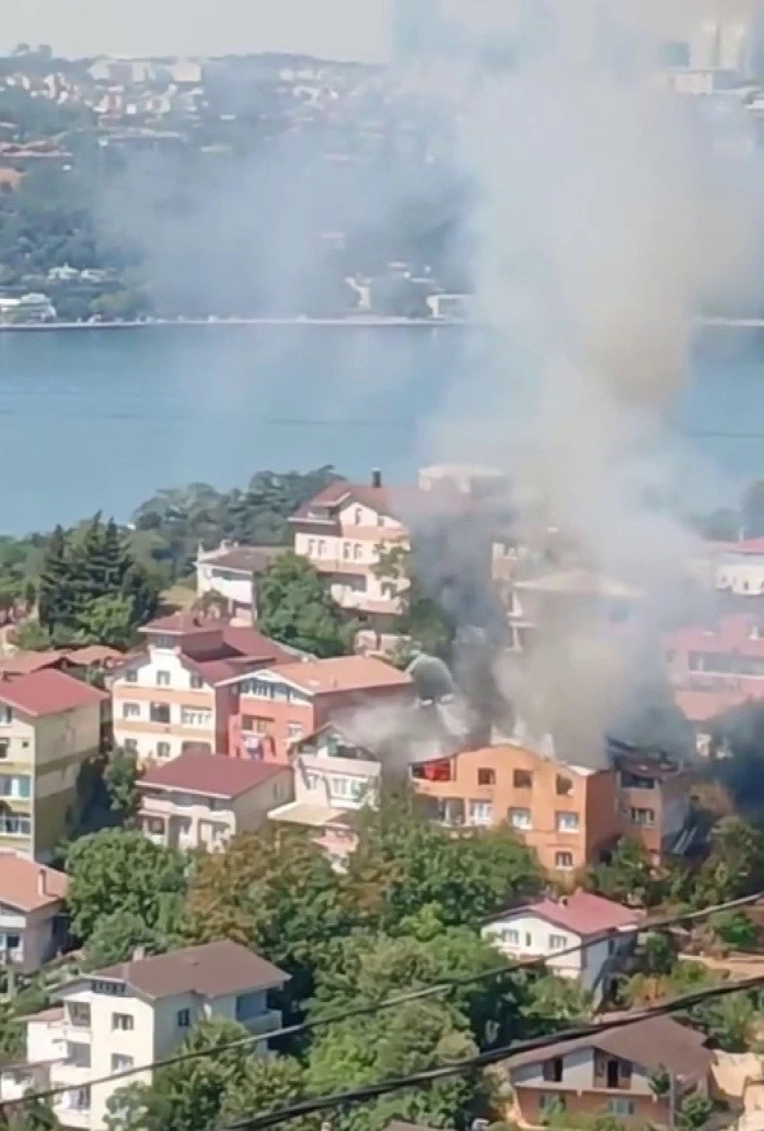 Beykoz’da korkutan yangın: Binada mahsur kalan 4 kişi kurtarıldı
