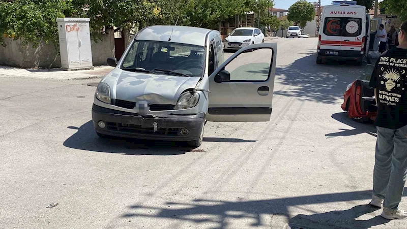 Çorum’da hafif ticari araç ile otomobil çarpıştı

