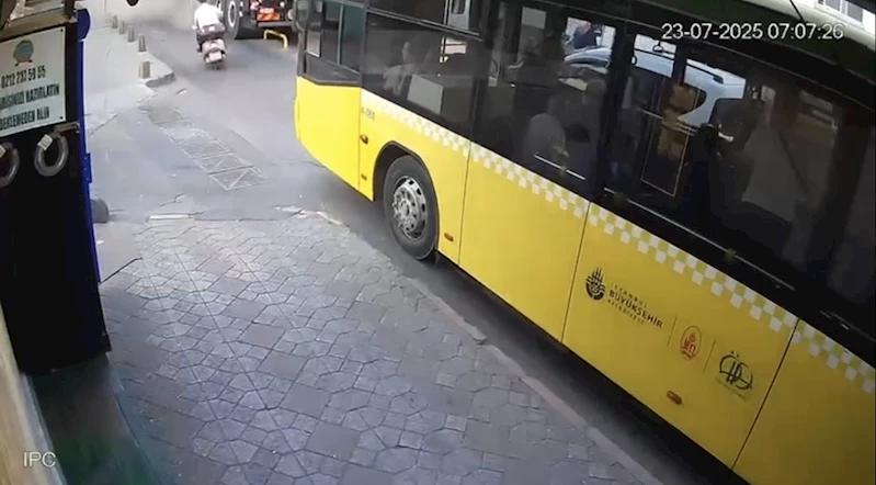 Beyoğlu’nda vinç lastiği refüjde patladı: 1’i çocuk 2 yaralı
