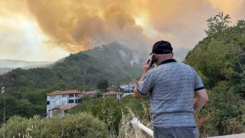 Sakarya’da alevlere müdahale sürüyor: Nuruosmaniye Mahallesi boşaltıldı
