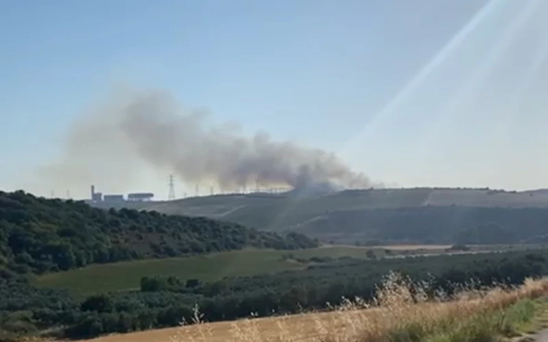Balıkesir’de çıkan yangına havadan ve karadan müdahale ediliyor
