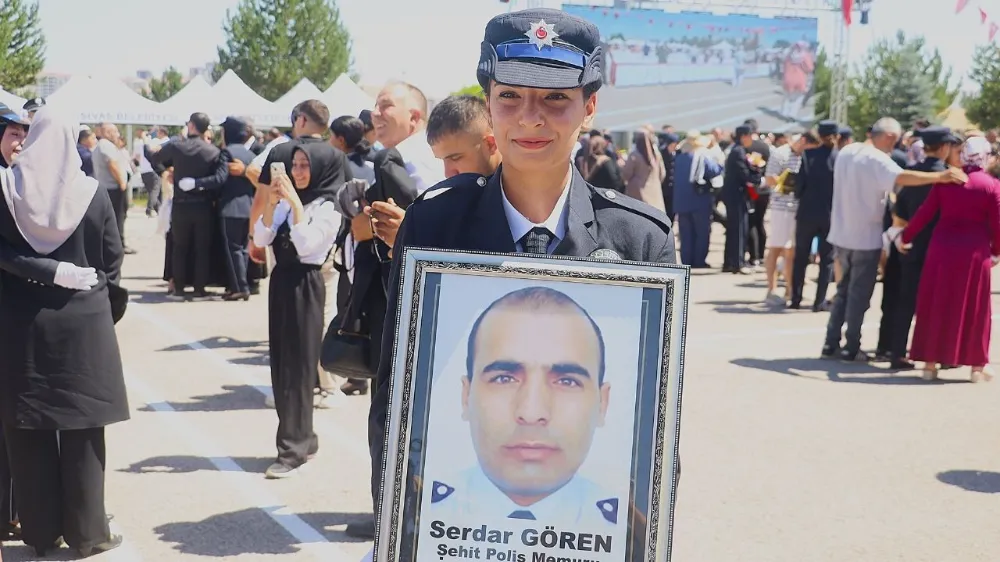 Şehit kızı babasının izinden gitti, polis oldu!