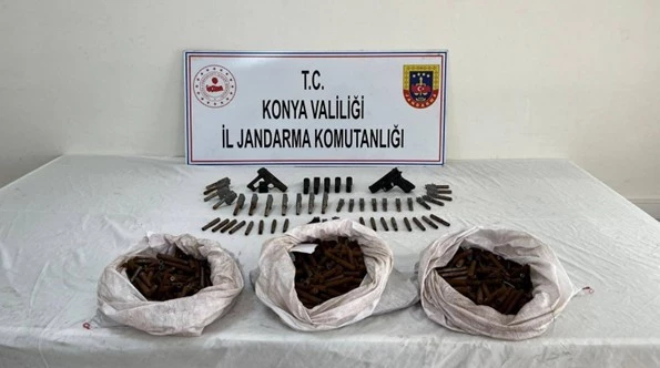 Konya’da bağ evine operasyon: Bin 388 tabanca namlusu ele geçirildi
