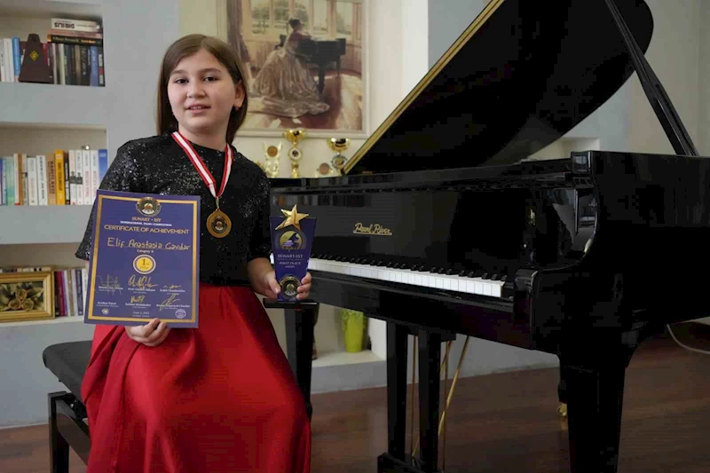 Piyanonun genç yeteneği Elif, yarışmada birinci oldu
