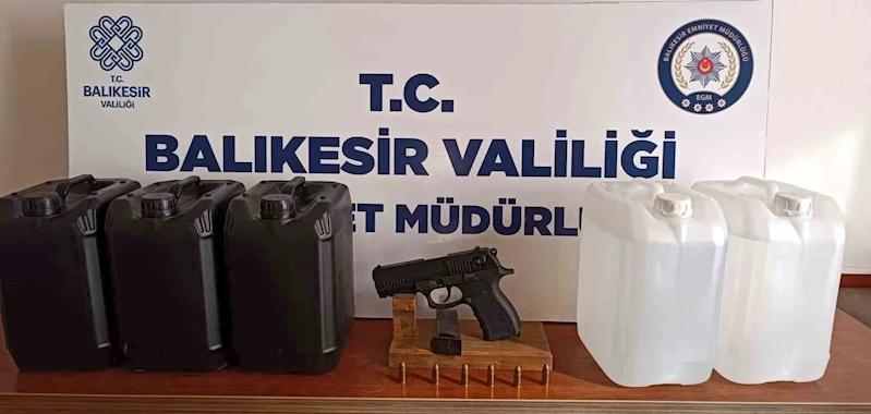 Bandırma’da ruhsatsız silah ve etil alkol ele geçirildi
