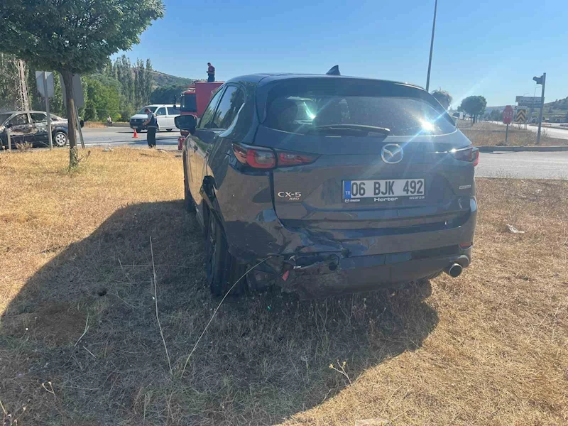 Çorumda iki otomobil çarpıştı: 4 yaralı
