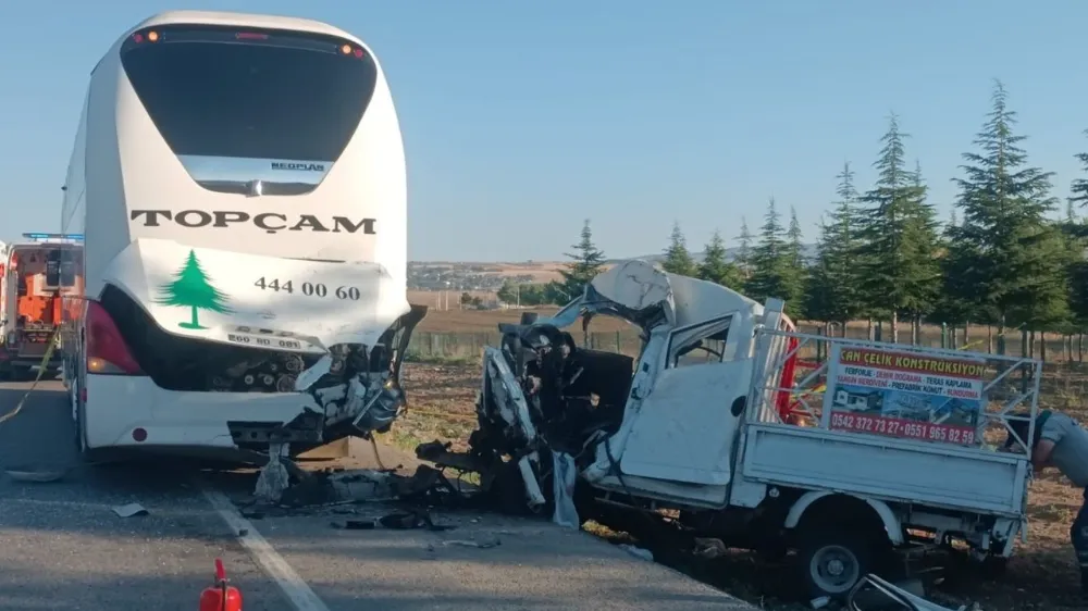 Başkent’te, aynı noktada art arda 3 kaza: 2 kişi hayatını kaybetti