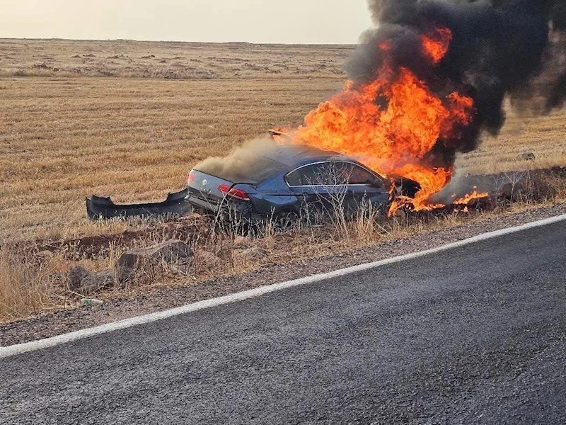 Şanlıurfa’da devrilen araç alev alev yandı

